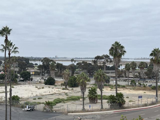 Image 1 of 33 For 2540 Clairemont Dr  307