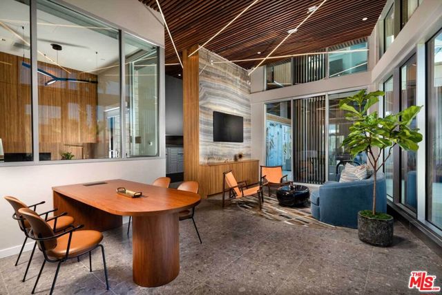 3223 Wilshire Boulevard, Santa Monica CA: https://media.crmls.org/mediaz/1b82df01-b12f-4a02-bc4d-7acdb19a9264.jpg