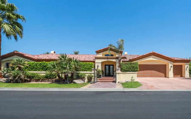 16 Villaggio Place, Rancho Mirage CA: https://media.crmls.org/mediaz/1b830d4b-110d-4b1f-8dc8-3402aaed92f5.jpg