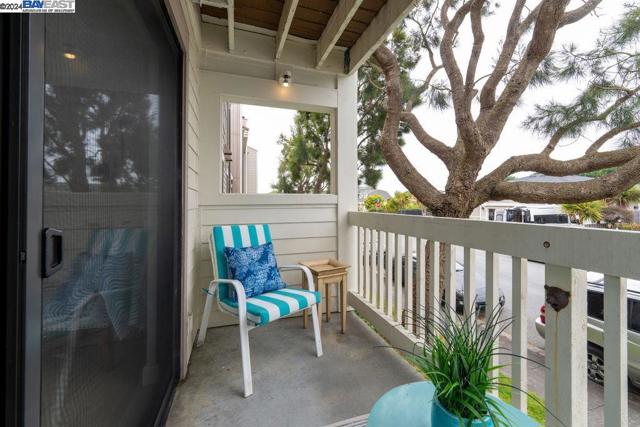 402 Laurel, Half Moon Bay, California 94019, 2 Bedrooms Bedrooms, ,2 BathroomsBathrooms,Condominium,For Sale,Laurel,41067718