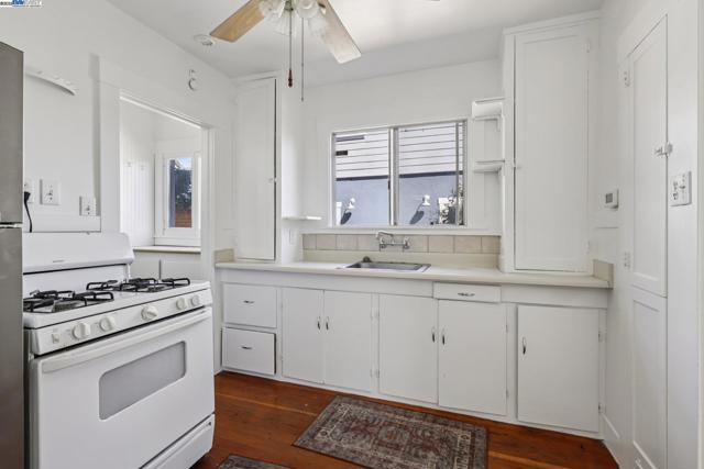 1333 Warren St, Martinez CA: https://media.crmls.org/mediaz/1b838a7e-ab36-40d9-9f16-1aa021231d91.jpg