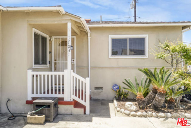17031 Wilton Place, Torrance CA: https://media.crmls.org/mediaz/1b842e1b-1035-4f7d-919d-d11387b3e8d0.jpg