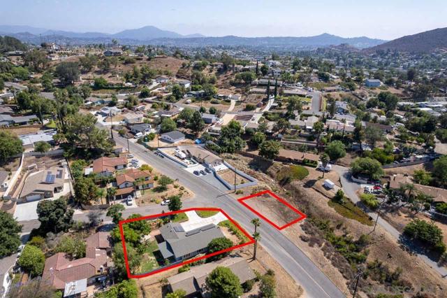 12274 Gay Rio Dr, Lakeside CA: https://media.crmls.org/mediaz/1b845ee1-3e22-4106-95fd-6121f4d8ad81.jpg