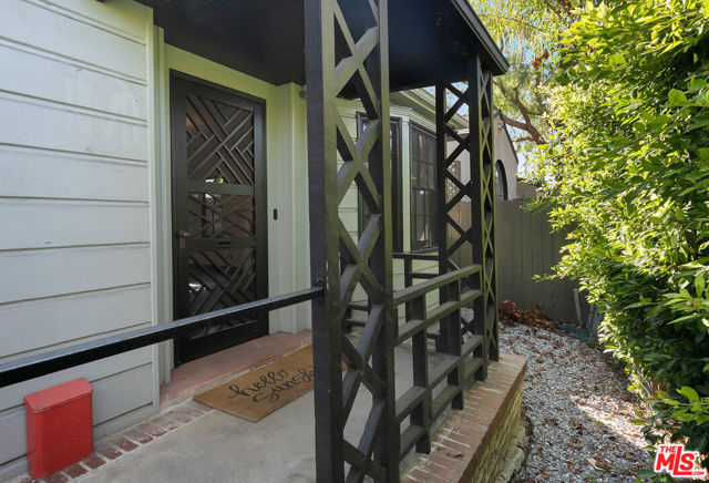 508 N San Vicente Boulevard, West Hollywood CA: https://media.crmls.org/mediaz/1b85400b-6a61-453a-9d2f-e955a1ba3191.jpg