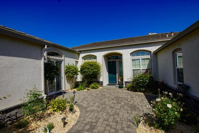 334 Paseo Gularte, San Juan Bautista CA: https://media.crmls.org/mediaz/1b855f63-2e3f-4fc6-921b-bb7d1eea5c70.jpg