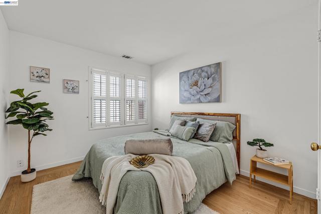 Image 19 of 47 For 15126 Andover St