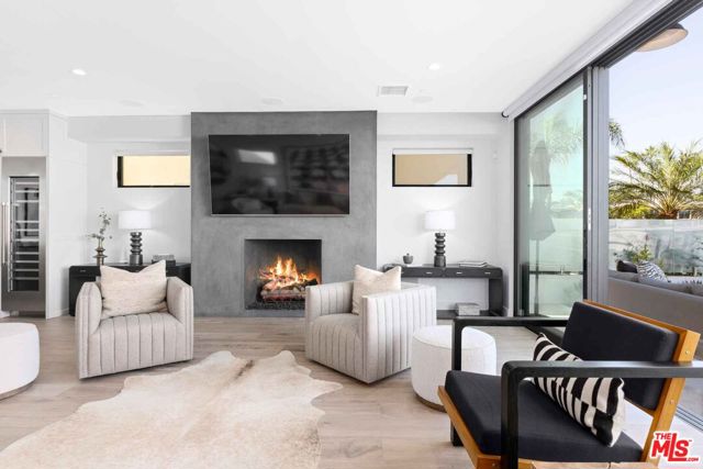 4106 River Avenue, Newport Beach CA: https://media.crmls.org/mediaz/1b859143-e0a8-4602-8983-f0fd3ebe9204.jpg