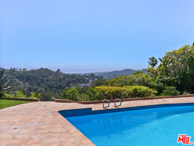 9606 Arby Drive, Beverly Hills CA: https://media.crmls.org/mediaz/1b85bbb6-6ac8-47be-a0fd-fed1b2821712.jpg