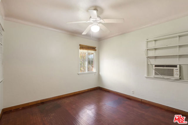 1831 N Buena Vista Street, Burbank CA: https://media.crmls.org/mediaz/1b8667f5-d2dd-4177-9ad4-9f14fc28d395.jpg