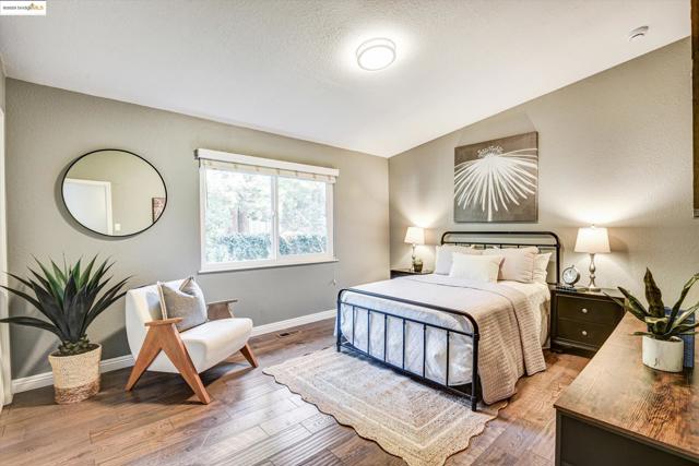 7 Saint Stephens Dr, Orinda CA: https://media.crmls.org/mediaz/1b8687ad-08d0-4ea8-9c42-d7348c4812fd.jpg