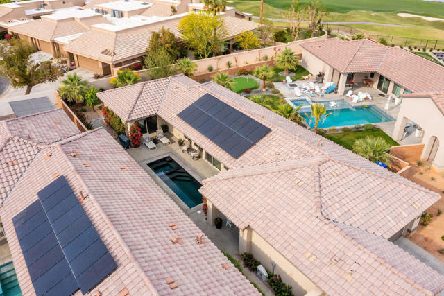 80034 Champions Way, La Quinta CA: https://media.crmls.org/mediaz/1b88477b-a2bb-4b1f-9116-733e97b580be.jpg