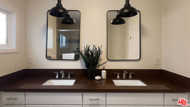 4427 S Wilton Place, Los Angeles CA: https://media.crmls.org/mediaz/1b887013-3290-4e9e-9130-7abfdbc97231.jpg