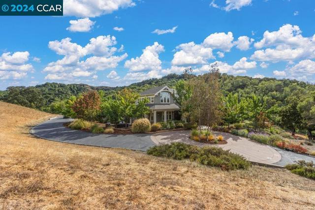 8 Julianna Court, Moraga CA: https://media.crmls.org/mediaz/1b887c60-1f0b-4be2-9477-27180245331b.jpg
