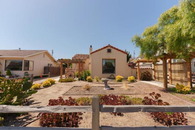 13 Orange Drive, Salinas CA: https://media.crmls.org/mediaz/1b8891f6-0116-4a8d-a03a-6cd4bad6c50e.jpg