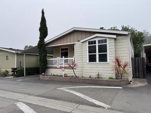 46 Nandina Drive, Aptos CA: https://media.crmls.org/mediaz/1b8934d4-130a-402c-b586-3789e9bf63bb.jpg