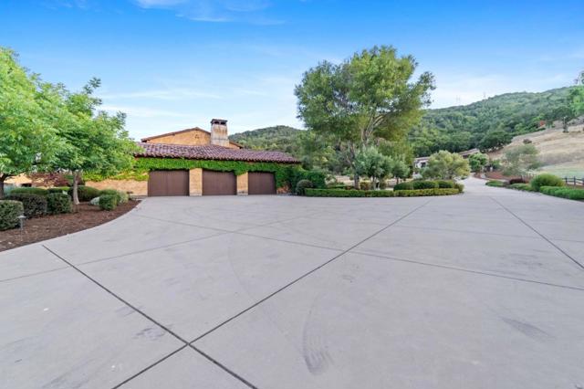 12220 Heritage Way, Gilroy CA: https://media.crmls.org/mediaz/1b89a677-29dc-46ef-9b1a-db7f7c0a97b3.jpg