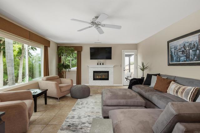 220 Journeys End, Vista CA: https://media.crmls.org/mediaz/1b8af2f6-aea0-495a-965f-aab743611f66.jpg