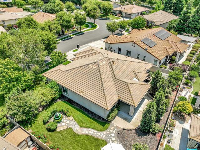 2453 Gardenstone Pl, Manteca CA: https://media.crmls.org/mediaz/1b8b3577-28bc-401d-bf55-bf50f05dba7b.jpg