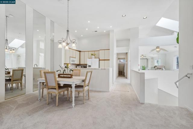 3094 Lakemont Dr, San Ramon CA: https://media.crmls.org/mediaz/1b8b39d1-d7bf-4bce-b288-dd330a60b38d.jpg