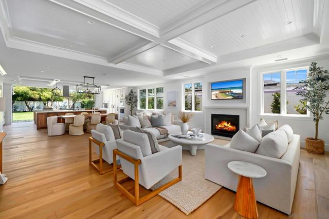 Image 5 of 38 For 461 Country Club