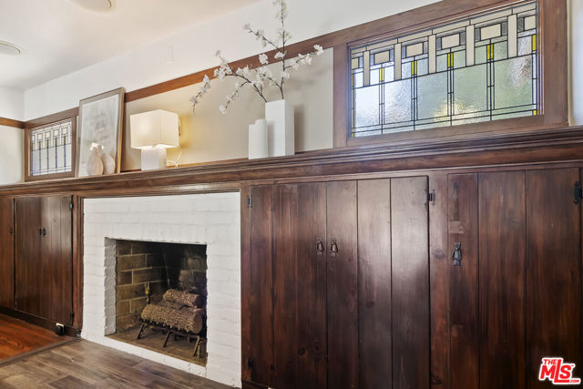 2299 Beverwil Drive, Los Angeles CA: https://media.crmls.org/mediaz/1b8b9f2a-6e1c-478f-9695-3f921b9cf490.jpg