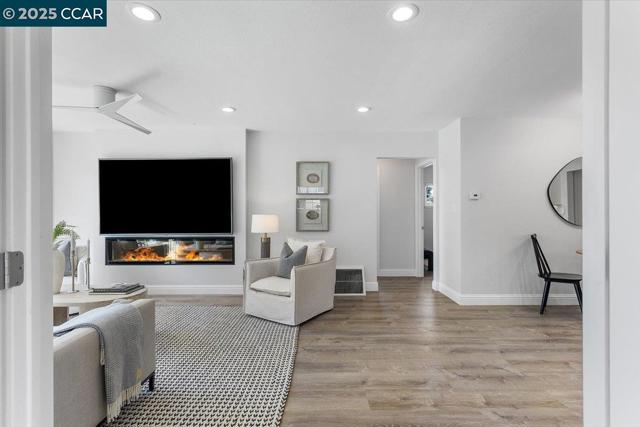 5030 Ray Ave, Castro Valley CA: https://media.crmls.org/mediaz/1b8bbf1e-7f1a-4fb3-86a2-9c4baad84f55.jpg