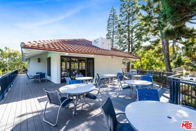 10221 Briarwood Drive, Los Angeles CA: https://media.crmls.org/mediaz/1b8be795-e857-4b77-b6c4-fa15295ab34e.jpg