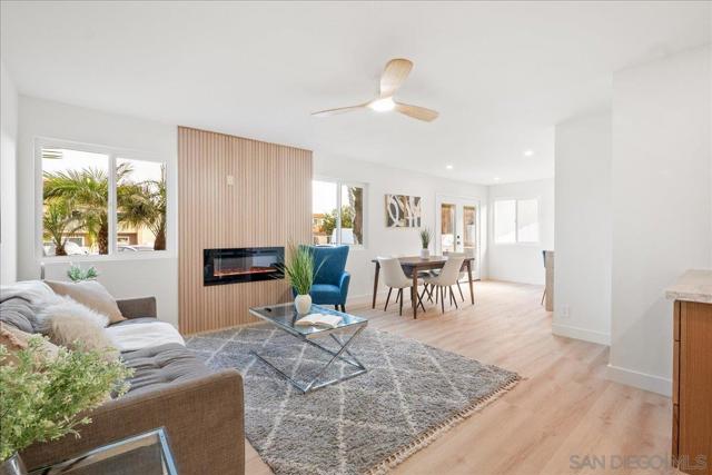 928 Diamond St, San Diego CA: https://media.crmls.org/mediaz/1b8c4083-c610-45bb-98c8-0af8c750dea6.jpg