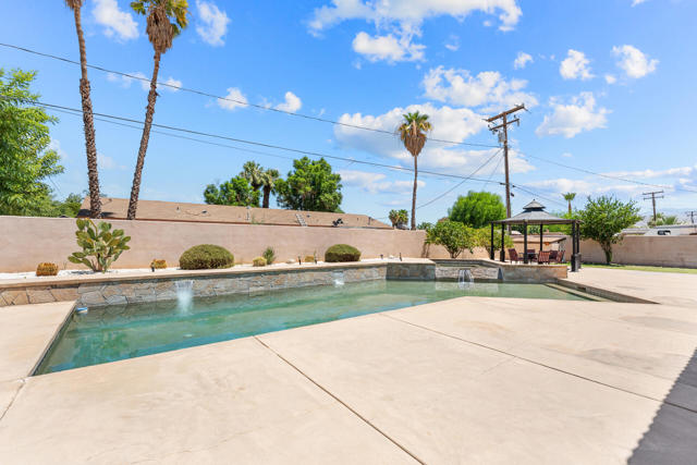 32100 Whispering Palms Trail, Cathedral City CA: https://media.crmls.org/mediaz/1b8cbcdd-b71f-4830-8745-19e4e0375189.jpg