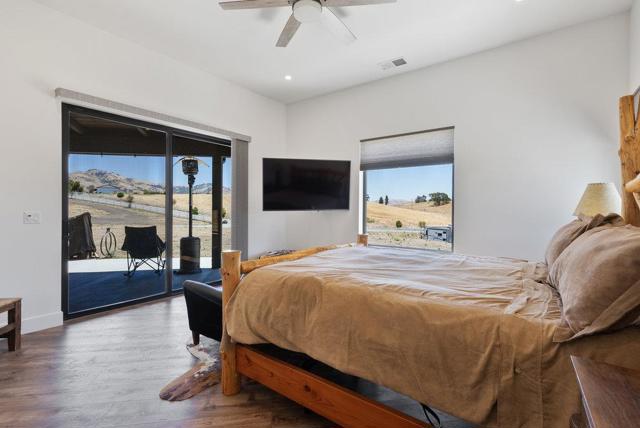 3000 Coppa Court, Hollister CA: https://media.crmls.org/mediaz/1b8ce945-8467-4059-9ec6-e7f8a5e167d0.jpg