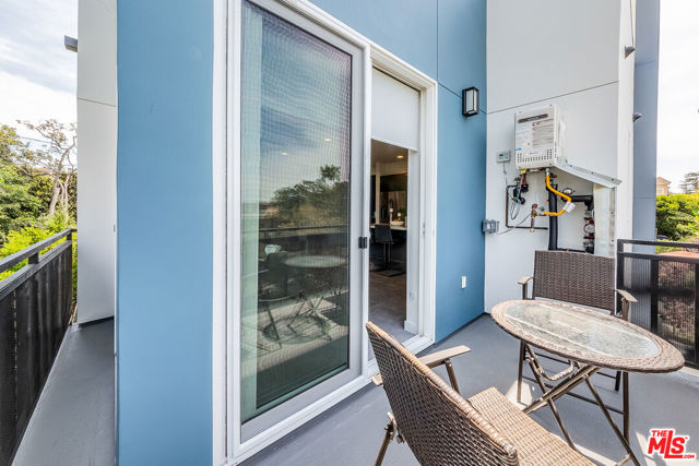 214 S Westmoreland Avenue, Los Angeles CA: https://media.crmls.org/mediaz/1b8cf3df-7880-4ffc-be89-db6c7cb56f9c.jpg