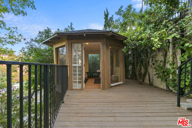 5132 Escobedo Drive, Woodland Hills CA: https://media.crmls.org/mediaz/1b8d437b-af1a-4ff3-bcfc-e3dab7f6b543.jpg