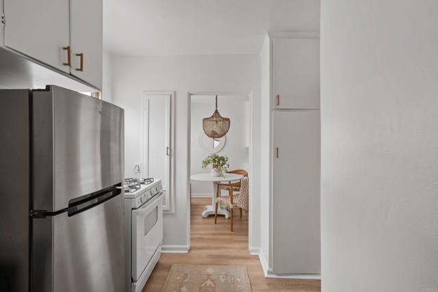 251 Orange Avenue, Coronado CA: https://media.crmls.org/mediaz/1b8d4dca-6882-4a56-9dca-1a2c6eb7c5fb.jpg