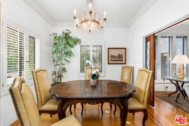 191 S Hudson Avenue, Los Angeles CA: https://media.crmls.org/mediaz/1b8dab84-166e-4f82-89da-3d7e16a797da.jpg