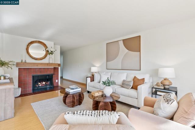 500 Vernon, Oakland CA: https://media.crmls.org/mediaz/1b8dbffb-7275-42da-ae59-9ccf07f18cf1.jpg