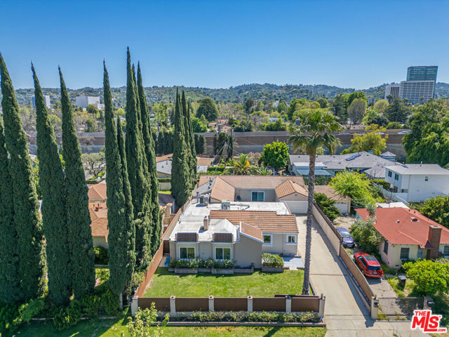 15042 Valleyheart Drive, Sherman Oaks CA: https://media.crmls.org/mediaz/1b8e122a-9298-4709-bcb2-de796a9f59a7.jpg