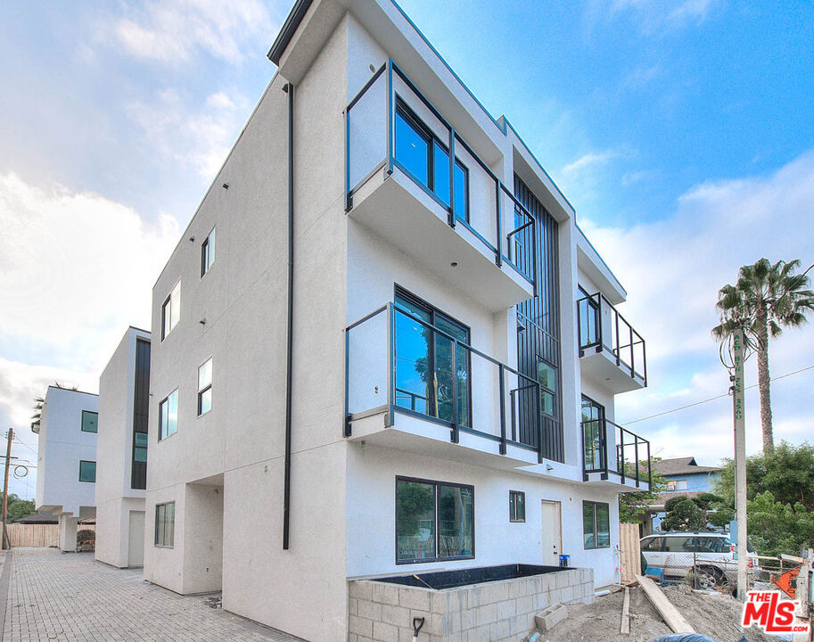 6238 Beck Avenue, North Hollywood, CA 91606