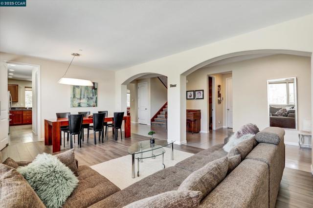 4007 Oak Knoll St, Antioch CA: https://media.crmls.org/mediaz/1b8e5cfe-82ae-492c-9206-5e2fd1f978ff.jpg