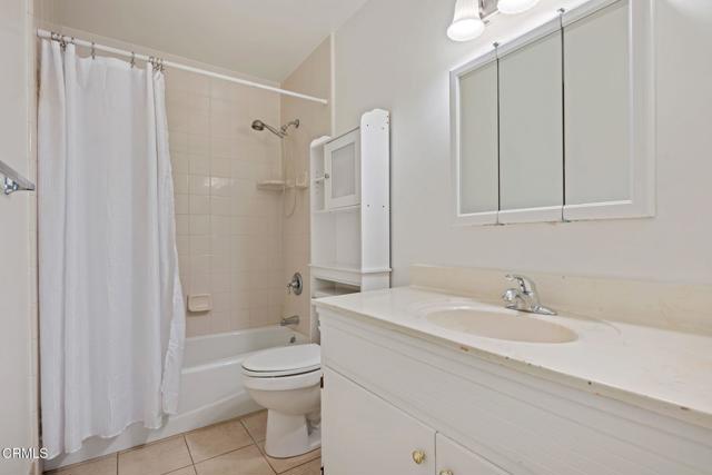 297 S Crocker Avenue, Ventura CA: https://media.crmls.org/mediaz/1b8e7e5f-d092-4573-9706-b9f58ab80dfd.jpg