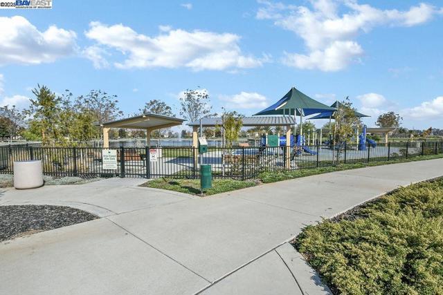 675 Merritt Ct, Discovery Bay CA: https://media.crmls.org/mediaz/1b8ea2f6-fb6f-41bf-871f-0710be0f482a.jpg