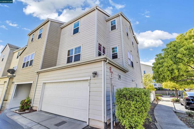 411 Summer Ln, Richmond CA: https://media.crmls.org/mediaz/1b8eb1e0-46ff-4460-bcdf-396d3f5abe89.jpg