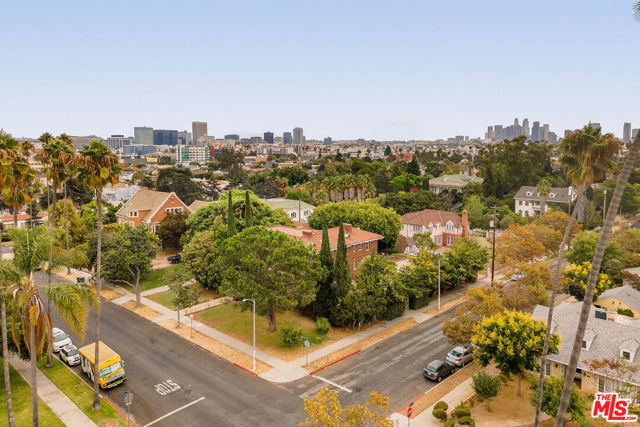1130 Westchester Place, Los Angeles CA: https://media.crmls.org/mediaz/1b8ed696-27f1-4b48-9636-714358fd721e.jpg