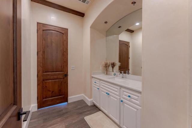 8440 Lovers Lane, Hollister CA: https://media.crmls.org/mediaz/1b8ef33d-b11e-46ee-8092-f6c5ceb419a1.jpg