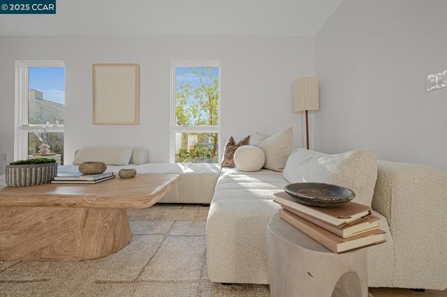 3742 Mt. Diablo Blvd, Lafayette CA: https://media.crmls.org/mediaz/1b8efe32-380c-4c5a-ad94-1f5287fb63f7.jpg