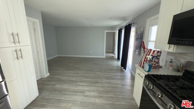 515 Myrtle Street, Glendale CA: https://media.crmls.org/mediaz/1b8efeac-6fe8-499a-b623-7d7d8e45b057.jpg