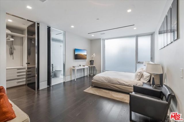 1620 Carla, Beverly Hills CA: https://media.crmls.org/mediaz/1b8f0cd4-d8f4-470a-8060-dac7c62352db.jpg