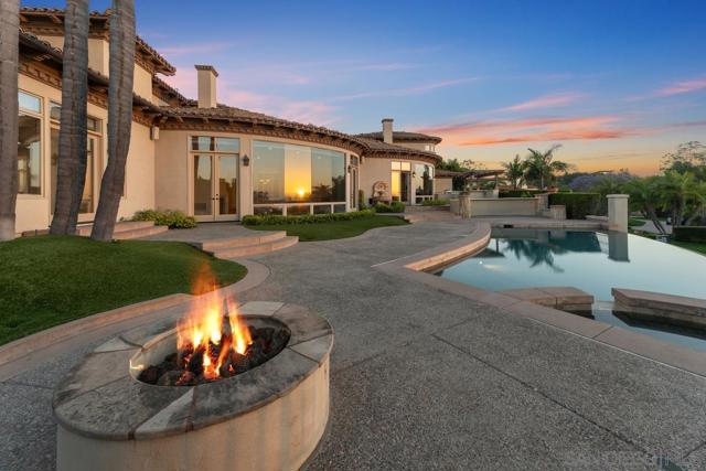 6906 Royal Birkdale Pl, Rancho Santa Fe CA: https://media.crmls.org/mediaz/1b8fc381-496b-4525-84fa-a8aab8d9b536.jpg
