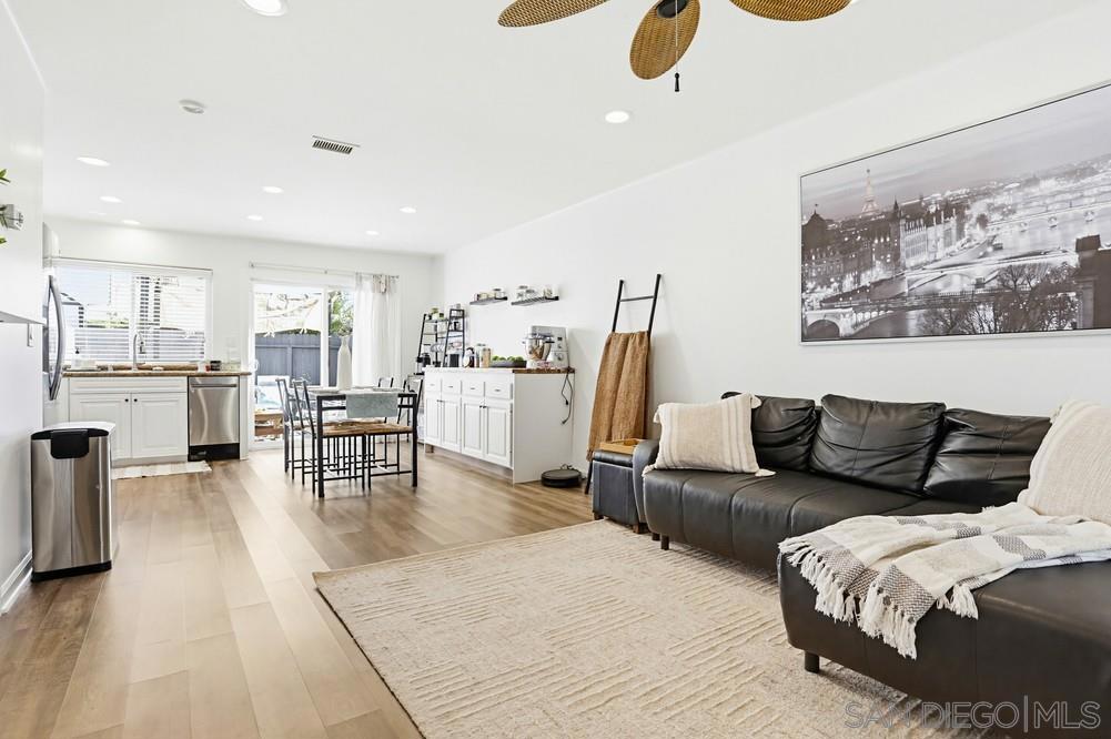 3466 Seabreeze Walk