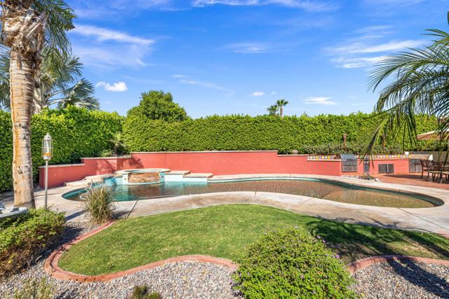 47 Gibraltar Drive, Palm Desert CA: https://media.crmls.org/mediaz/1b8fc98b-2075-45cf-887a-f865bc702f4b.jpg
