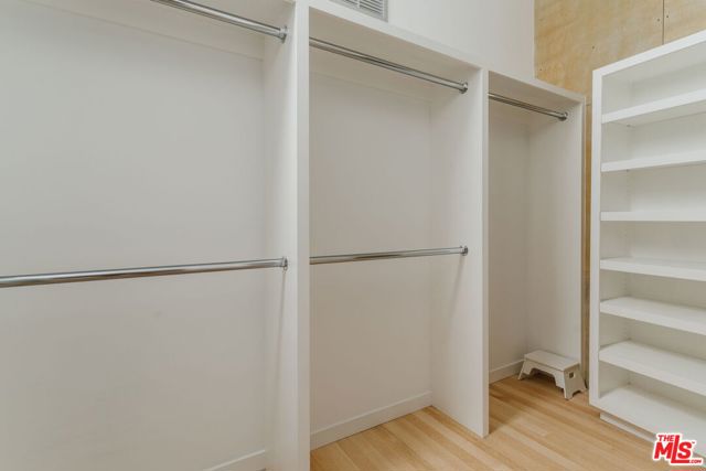 1132 5th Avenue, Venice CA: https://media.crmls.org/mediaz/1b903724-5bc4-473a-ab3f-5f0e5fe360fa.jpg